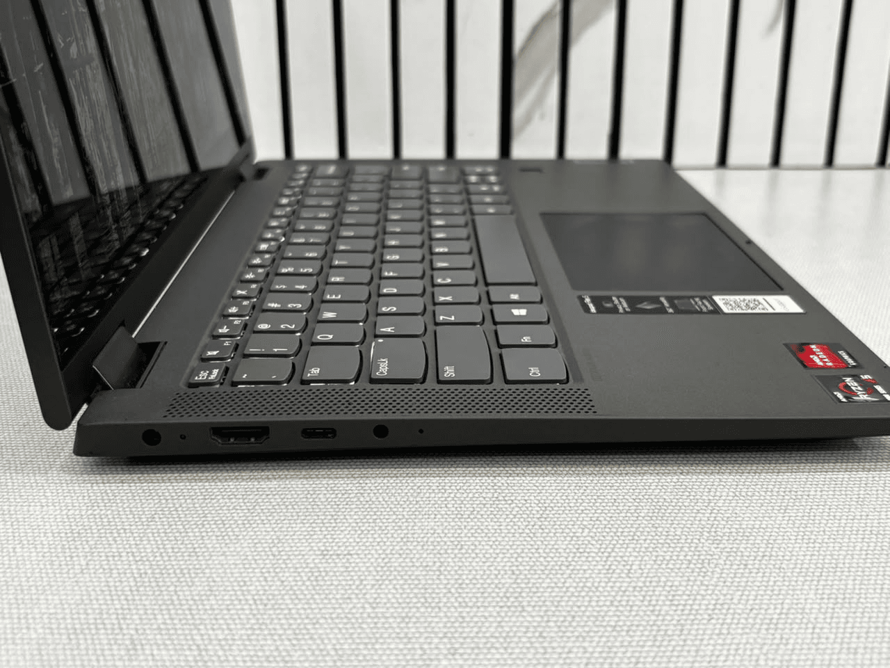 Lenovo IdeaPad Flex 5 view 2